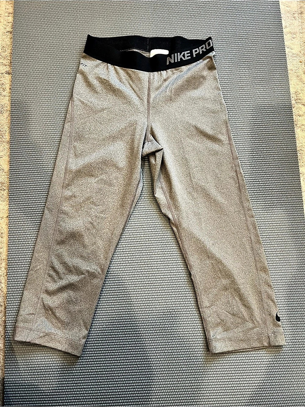 Nike Pro Capris Gray Athletic Leggings Small